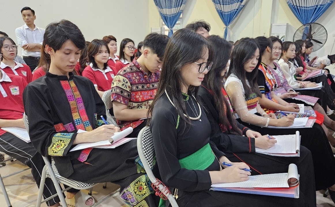 Tại lớp tập huấn, các em học sinh sẽ được nghiên cứu, học tập các nội dung: Luật BVMT và các văn bản hướng dẫn thi hành
