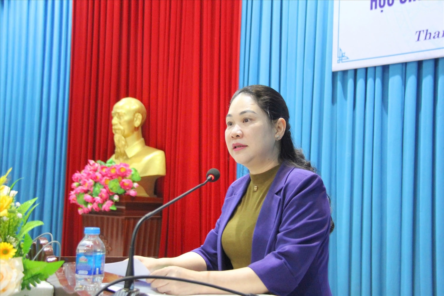 Thứ trưởng, Phó Chủ nhiệm UBDT Nông Thị Hà, phát biểu khai mạc lớp tập huấn