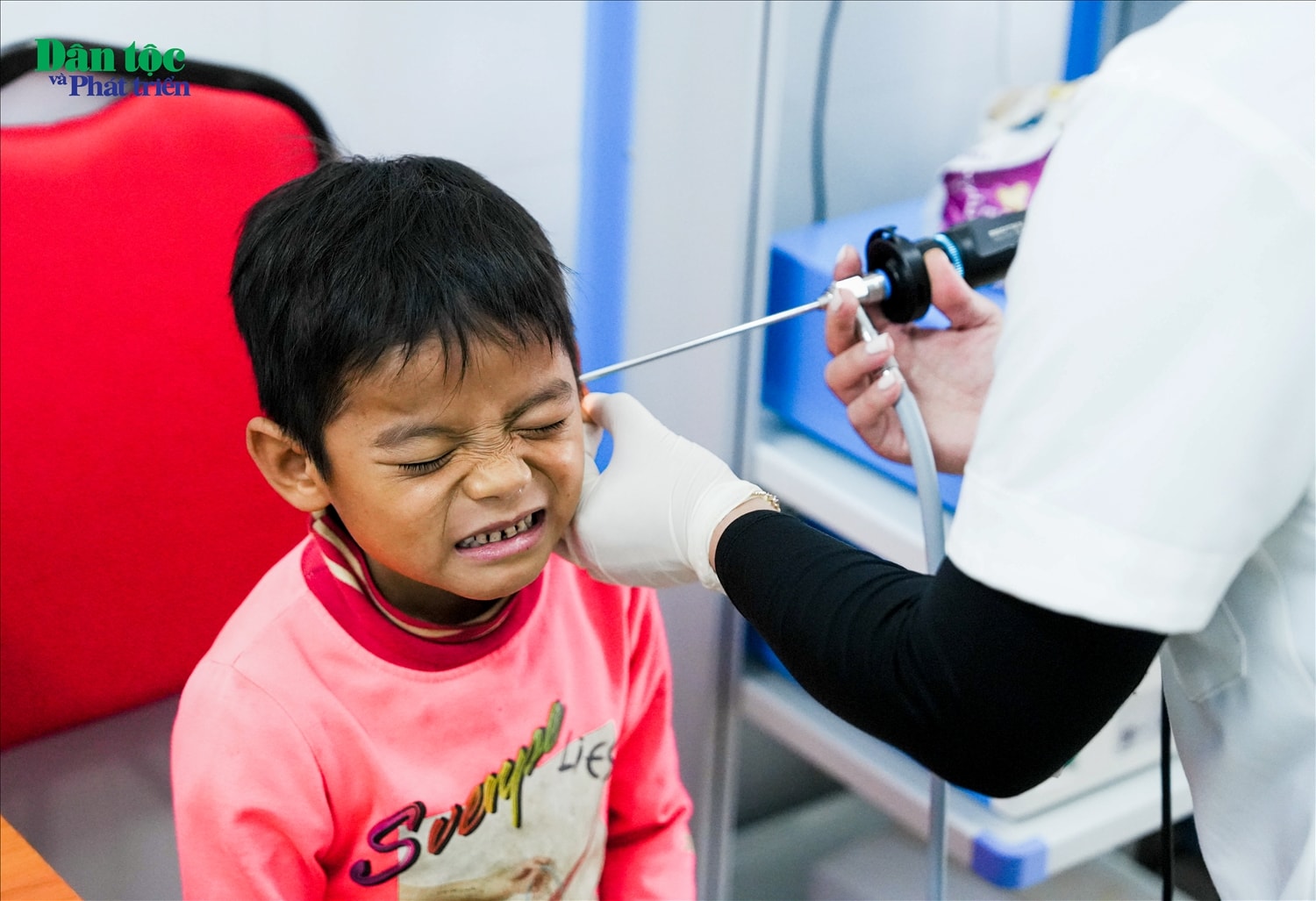 Hàng năm Bệnh viện Đa khoa Hữu nghị 103 Yên Bái thường xuyên tổ chức các đợt khám chữa bệnh, tầm soát ung thư sớm và cấp phát thuốc miễn phí cho bà con vùng cao. Đây là lần đầu tiên các bác sĩ đến với xã Suối Giàng, huyện Văn Chấn, địa phương có 98% dân số là đồng bào dân tộc Mông Hàng năm Bệnh viện Đa khoa Hữu nghị 103 Yên Bái thường xuyên tổ chức các đợt khám chữa bệnh, tầm soát ung thư sớm và cấp phát thuốc miễn phí cho bà con vùng cao. Đây là lần đầu tiên các bác sĩ đến với xã Suối Giàng, huyện Văn Chấn, địa phương có 98% dân số là đồng bào dân tộc Mông