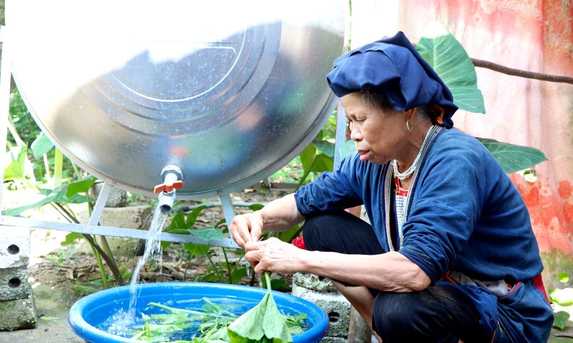 Người dân thôn Tân Dân, xã Hợp Hoà (Sơn Dương) được vay vốn chính sách đầu tư công trình nước sạch. Người dân thôn Tân Dân, xã Hợp Hoà (Sơn Dương) được vay vốn chính sách đầu tư công trình nước sạch.
