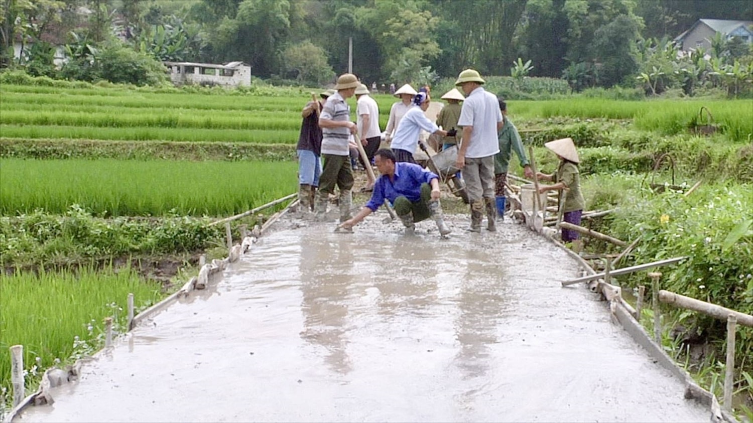 (Ban Chuyên đề - CĐ BDT Cao Bằng) Phát triển giao thông nông thôn ở Cao Bằng: Thông “huyết mạch” để phát triển vùng đồng bào DTTS 2