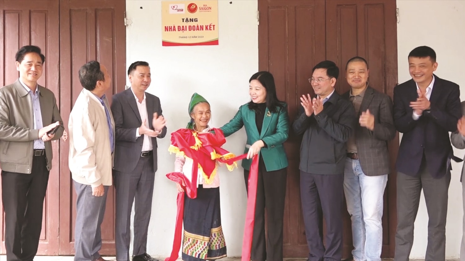 Ngoài nguồn vốn hỗ trợ nhà ở từ Chương trình Mục tiêu quốc gia giảm nghèo bền vững,  nhiều hộ gia đình khó khăn tại huyện Thường Xuân nói riêng và tỉnh Thanh Hóa nói chung còn nhận được sự hỗ trợ  xây dựng nhà Đại đoàn kết do Mặt trận Tổ quốc Việt Nam phát động.