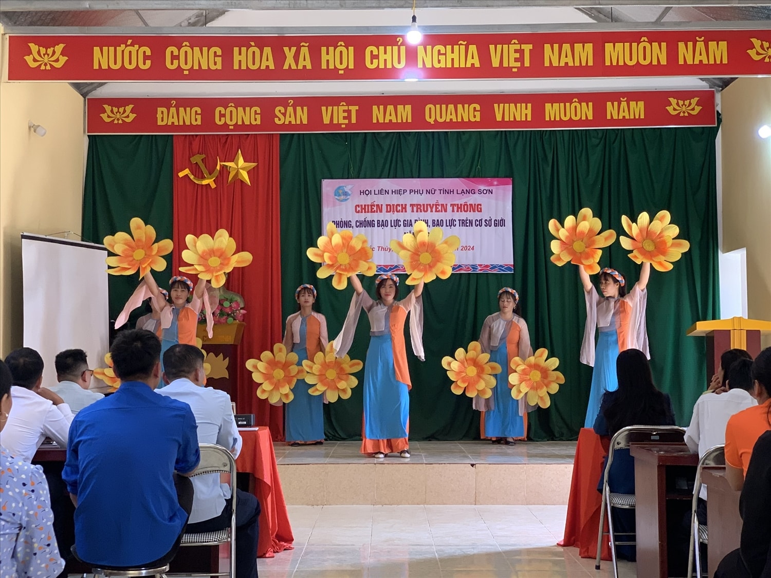 Dự án 6 đã xây dựng và hoàn thiện các nhà văn hóa thôn, phát huy hiệu quả khai thác sử dụng, nâng cao chất lượng hoạt động, Dự án 6 đã xây dựng và hoàn thiện các nhà văn hóa thôn, phát huy hiệu quả khai thác sử dụng, nâng cao chất lượng hoạt động,