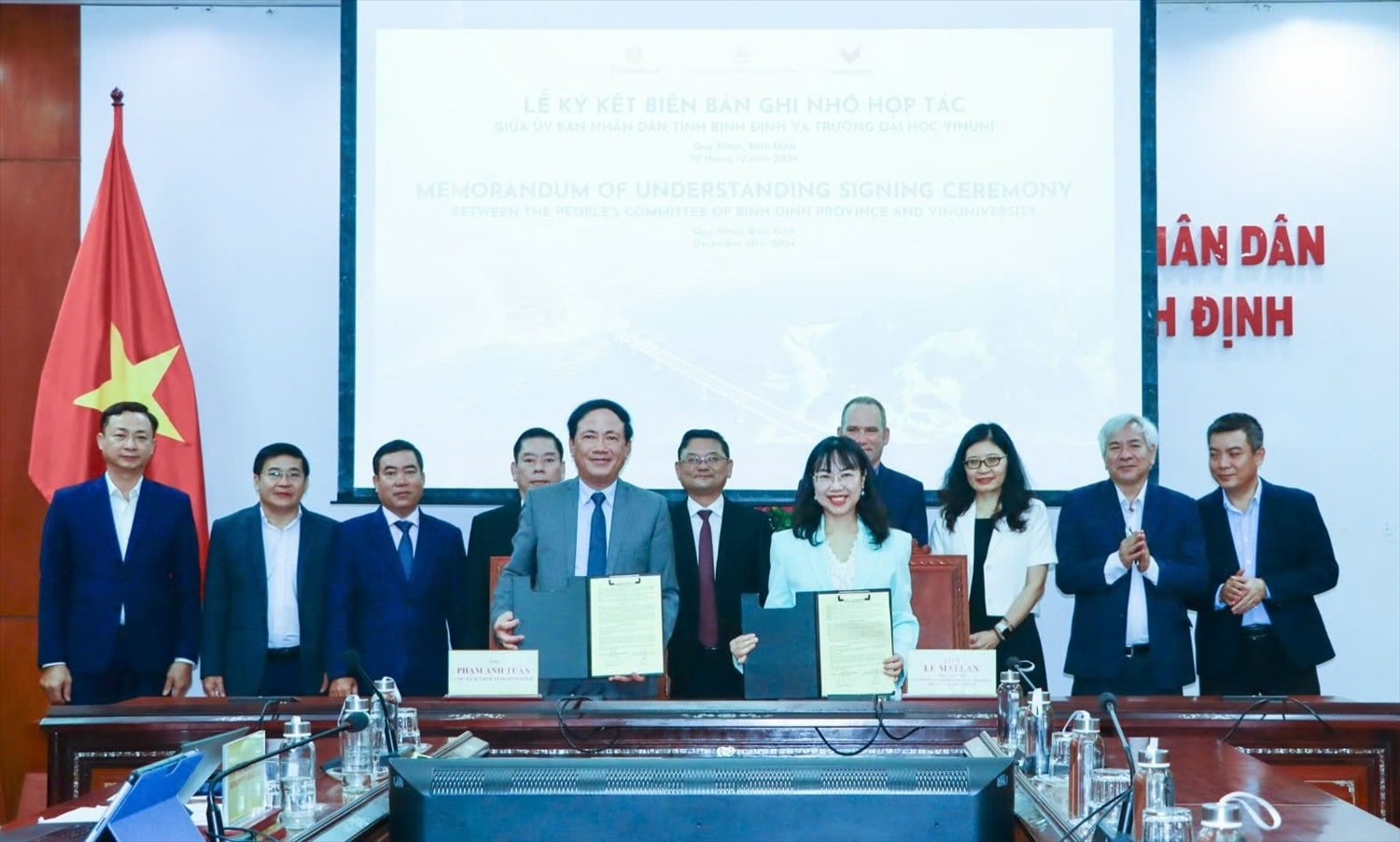 Lễ ký kết hợp tác giữa UBND tỉnh Bình Định và Trường Đại học VinUni ký kết hợp tác phát triển xanh. Lễ ký kết hợp tác giữa UBND tỉnh Bình Định và Trường Đại học VinUni ký kết hợp tác phát triển xanh.