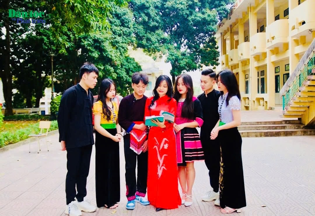 Các giáo viên Nhà trường tích cực tham gia Chương trình “Thầy cô thay đổi” Các giáo viên Nhà trường tích cực tham gia Chương trình “Thầy cô thay đổi”