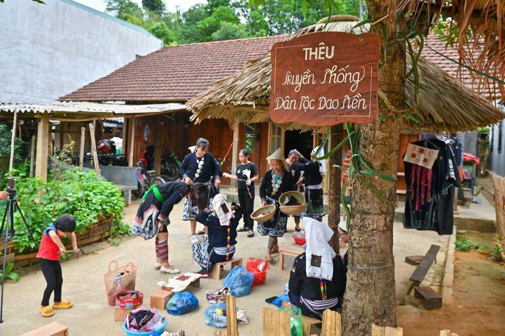 Chiêm Hoá (Tuyên Quang): Tích cực truyền dạy văn hóa dân gian cho các Câu lạc bộ 