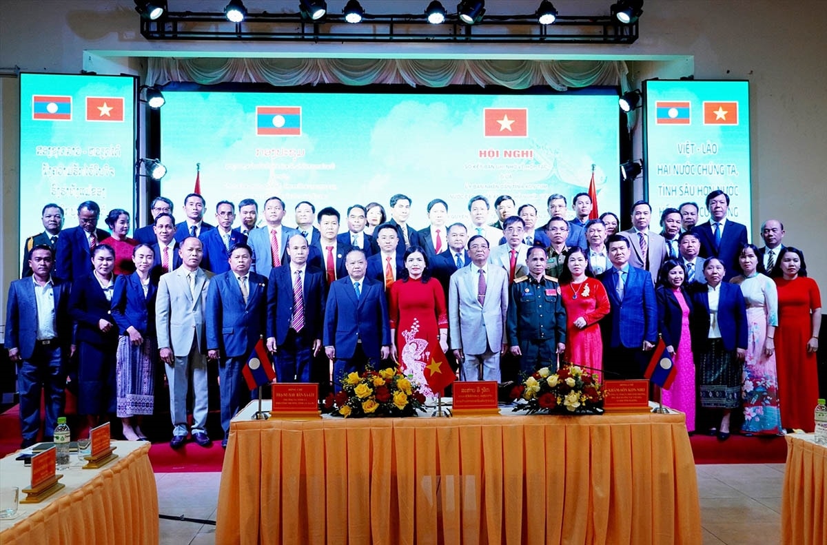 Các đại biểu chụp ảnh lưu niệm Các đại biểu chụp ảnh lưu niệm