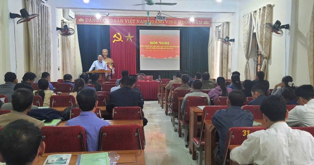 Tuyên truyền, phổ biến giáo dục pháp luật cho đồng bào vùng miền núi Quỳ Hợp Tuyên truyền, phổ biến giáo dục pháp luật cho đồng bào vùng miền núi Quỳ Hợp