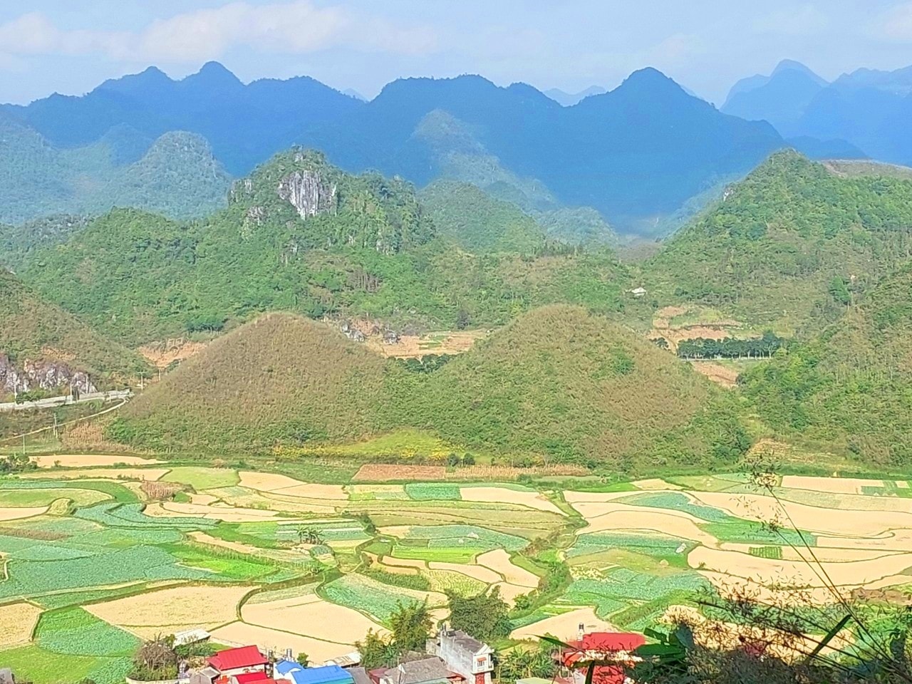 Núi Đôi (còn gọi là núi Cô Tiên) là 