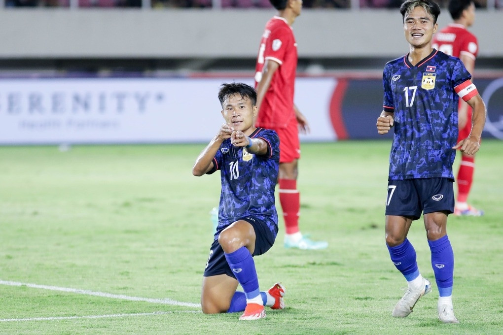 Các cầu thủ Lào ăn mừng bàn thắng (Ảnh IT) Các cầu thủ Lào ăn mừng bàn thắng (Ảnh IT)