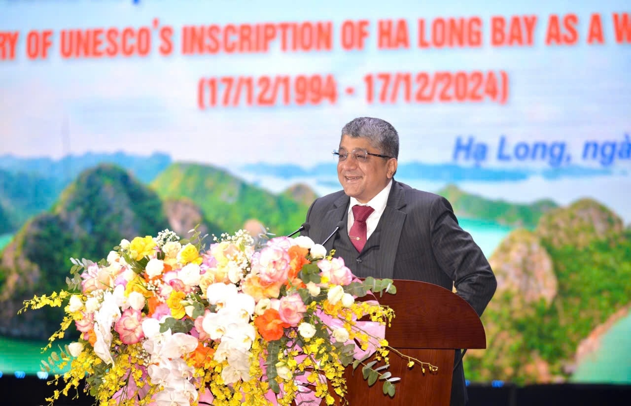 Đại sứ, Chủ tịch Ủy ban Di sản Thế giới Vishal V. Sharma phát biểu tại lễ kỷ niệm