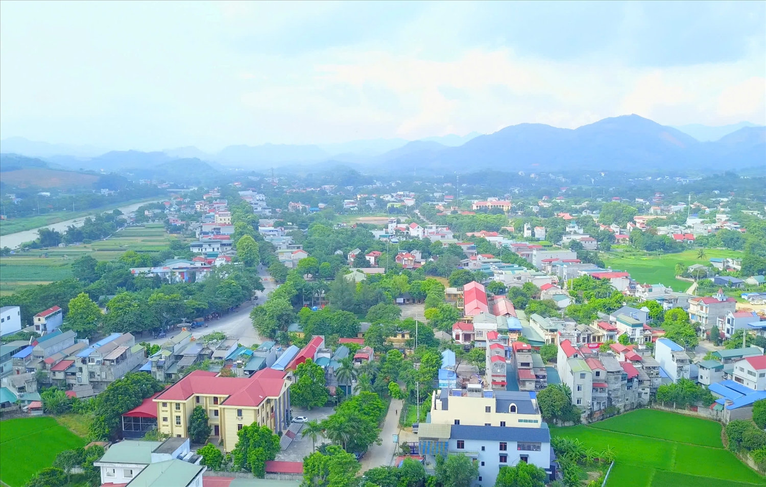 Một góc thị trấn Sơn Dương hiện nay Một góc thị trấn Sơn Dương hiện nay