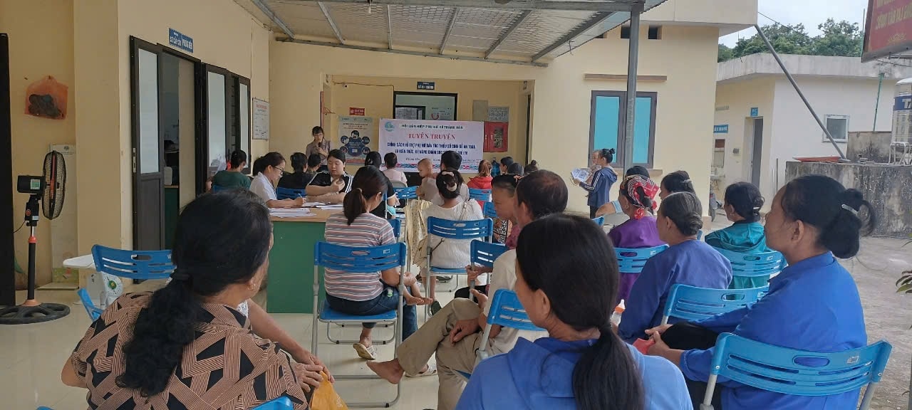 Hội LHPN xã Thành Hoà phối hợp với Trạm y tế xã tổ chức tuyên truyền về chính sách hỗ trợ phụ nữ dân tộc thiểu số sinh đẻ an toàn và kiến thức, kỹ năng chăm sóc sức khỏe trẻ em Hội LHPN xã Thành Hoà phối hợp với Trạm y tế xã tổ chức tuyên truyền về chính sách hỗ trợ phụ nữ dân tộc thiểu số sinh đẻ an toàn và kiến thức, kỹ năng chăm sóc sức khỏe trẻ em