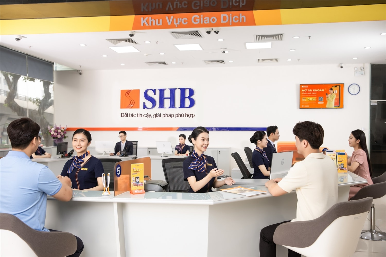 SHB miễn phí đổi thẻ từ sang thẻ chip đạt chuẩn VCCS 1