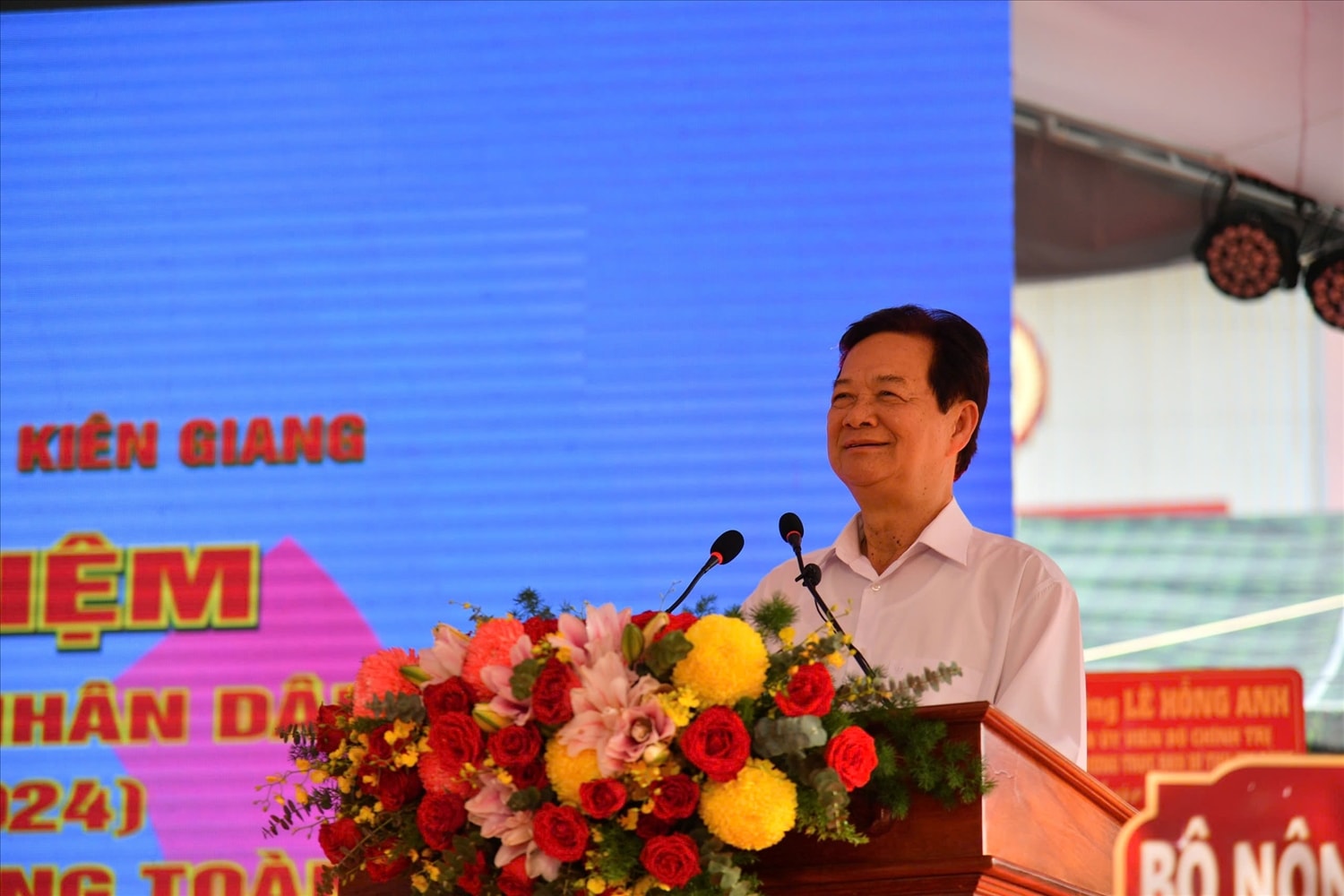 Nguyên Ủy viên Bộ Chính trị, nguyên Thủ tướng Chính phủ Nguyễn Tấn Dũng phát biểu tại buổi họp mặt 