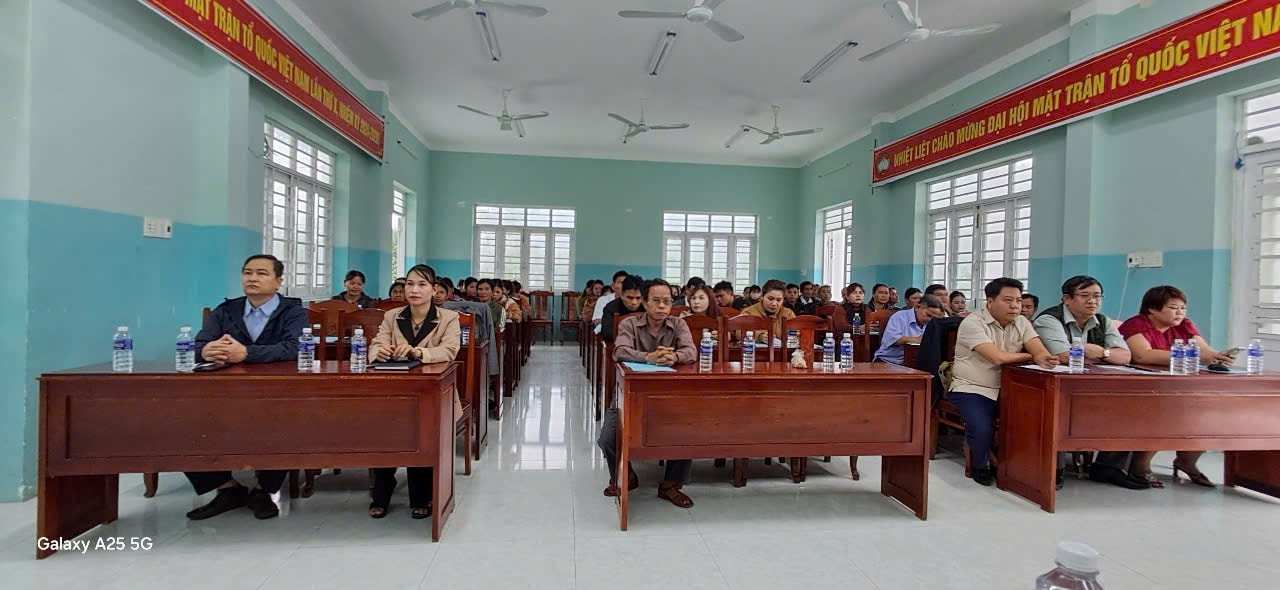 Nhiều người tham gia tập huấn về biểu diễn dân ca, dân vũ tại xã An Trung. Nhiều người tham gia tập huấn về biểu diễn dân ca, dân vũ tại xã An Trung.