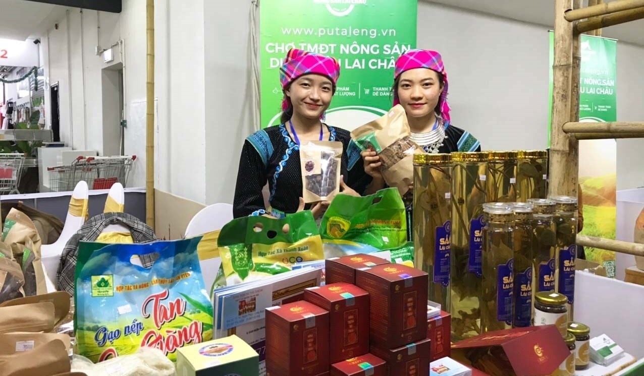 Gian hàng của doanh nghiệp tỉnh Lai Châu tham gia Hội chợ Đặc sản vùng miền Việt Nam. Gian hàng của doanh nghiệp tỉnh Lai Châu tham gia Hội chợ Đặc sản vùng miền Việt Nam.