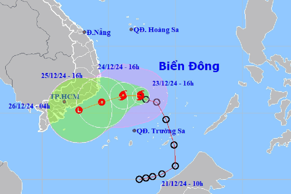 Hướng di chuyển của bão số 10 (Ảnh: NCHMF)