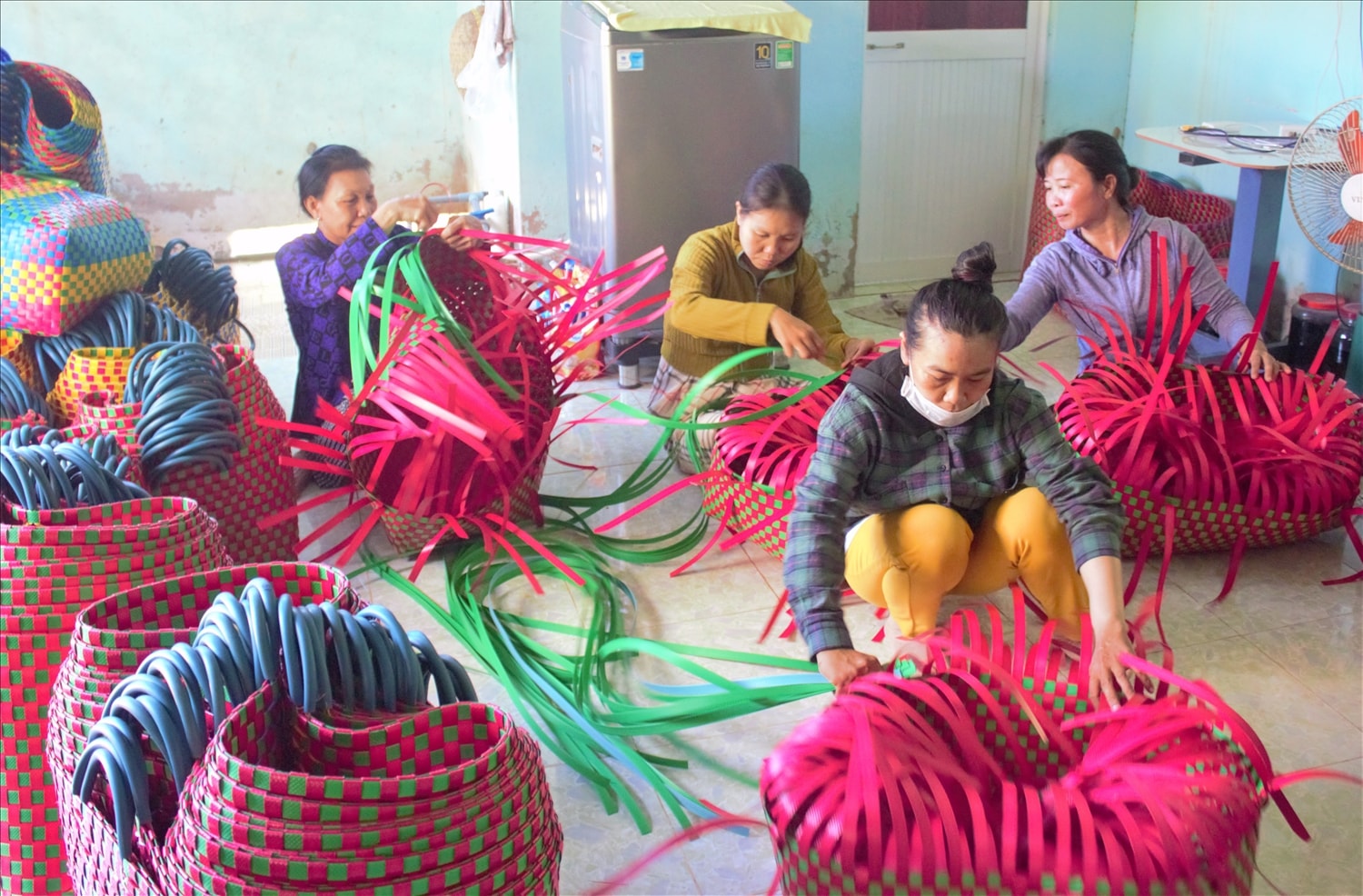 Tổ đan đát ở khóm Kinh Ven, phường Khánh Hòa, thị xã Vĩnh Châu, tỉnh Sóc Trăng đã và đang mang lại nguồn thu nhập ổn định bà con