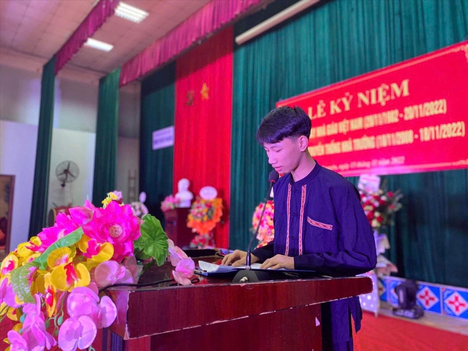 Ước mơ của Tuấn là trở thành một luật sư giỏi Ước mơ của Tuấn là trở thành một luật sư giỏi