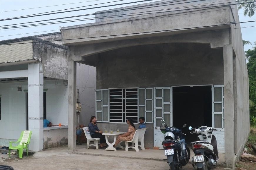 Những ngôi nhà khang trang của các hộ gia đình ở thị xã Vĩnh Châu có con đi xuất khẩu lao động gửi tiền về xây dựng (Ảnh: NVCC) Những ngôi nhà khang trang của các hộ gia đình ở thị xã Vĩnh Châu có con đi xuất khẩu lao động gửi tiền về xây dựng (Ảnh: NVCC)