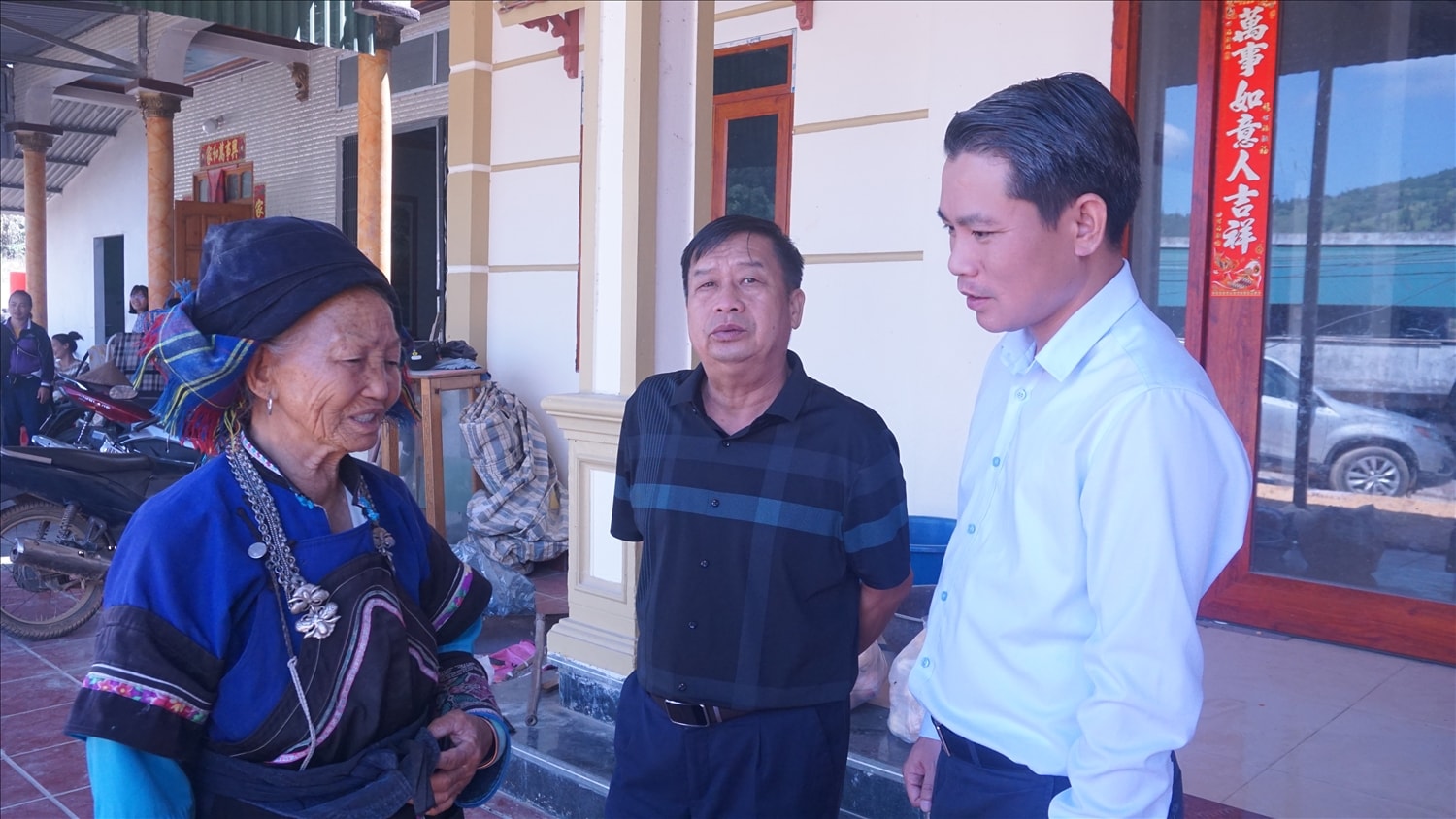 Lãnh đạo Ban Dân tộc Lào Cai trao đổi nắm bắt tâm tư, nguyện vọng của người dân Lãnh đạo Ban Dân tộc Lào Cai trao đổi nắm bắt tâm tư, nguyện vọng của người dân