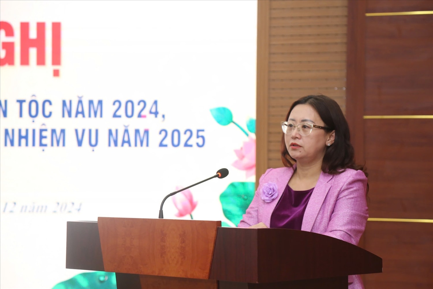 Phó Chủ tịch UBND tỉnh Lào Cai Giàng Thị Dung phát biểu tại Hội nghị Phó Chủ tịch UBND tỉnh Lào Cai Giàng Thị Dung phát biểu tại Hội nghị
