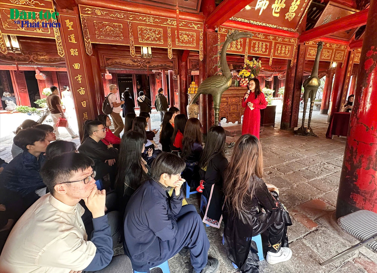 (PS ẢNH LỄ TUYÊN DƯƠNG - ĐÃ CÀI GIỜ) Đoàn HSSV, thanh niên DTTS xuất sắc, tiêu biểu dự Lễ tuyên dương dâng hương, ghi sổ vàng tại Văn miếu Quốc Tử Giám 3