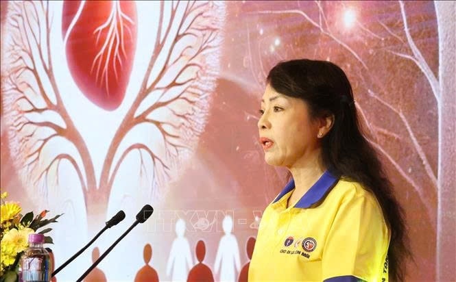 PGS.TS Nguyễn Thị Kim Tiến, Chủ tịch Hội vận động hiến mô, bộ phận cơ thể người Việt Nam, phát biểu tại Lễ phát động.Ảnh TTXVN PGS.TS Nguyễn Thị Kim Tiến, Chủ tịch Hội vận động hiến mô, bộ phận cơ thể người Việt Nam, phát biểu tại Lễ phát động.Ảnh TTXVN