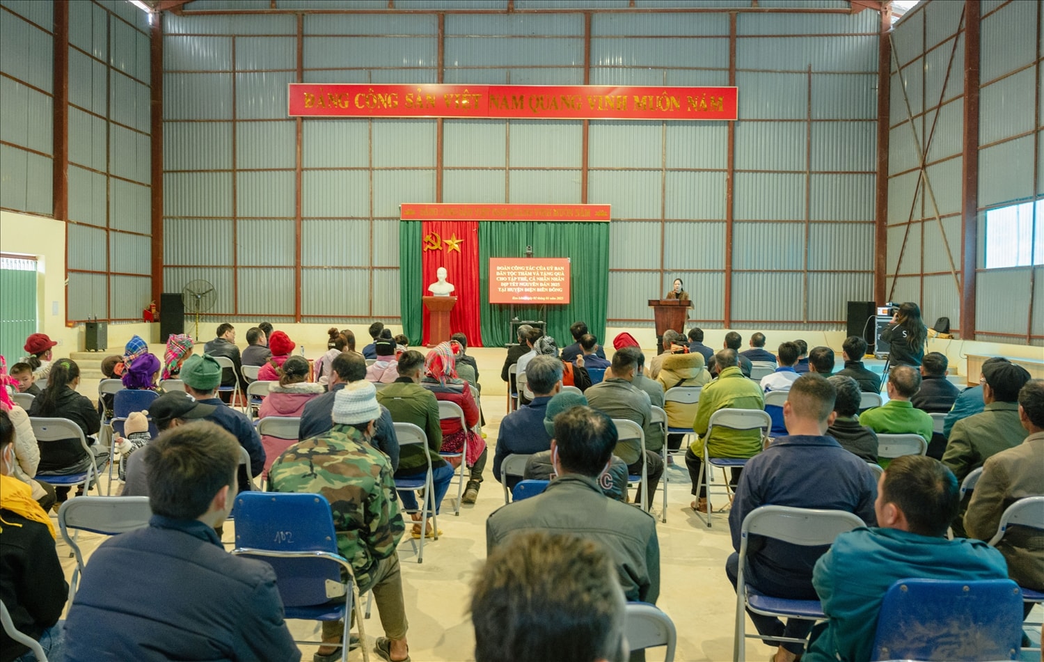 Toàn cảnh buổi gặp mặt, chúc Tết tại xã Keo Lôm, xã Phìng Giàng, huyện Điện Biên Đông Toàn cảnh buổi gặp mặt, chúc Tết tại xã Keo Lôm, xã Phìng Giàng, huyện Điện Biên Đông