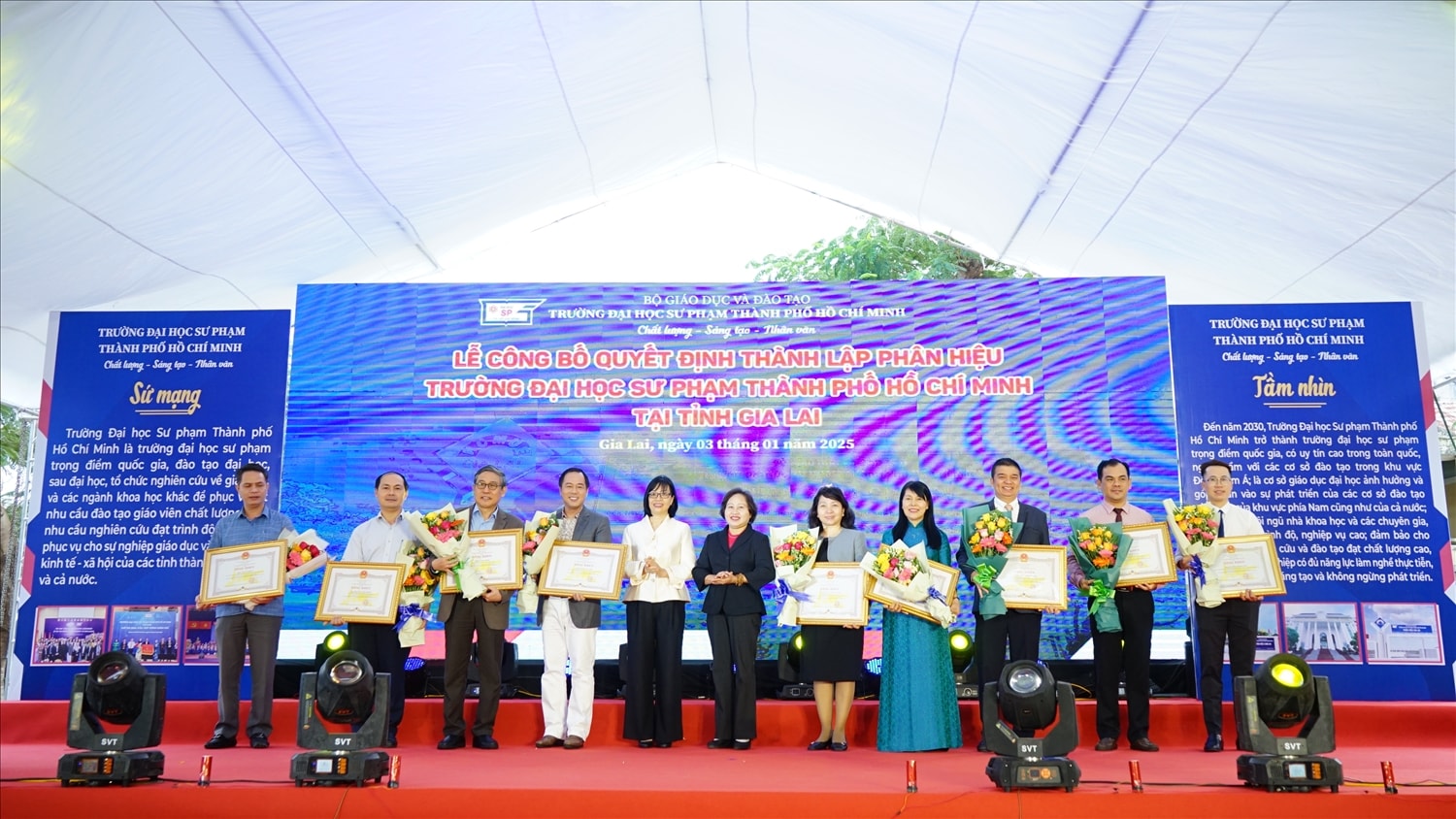 Các cá nhân có thành tích xuất sắc trong công tác triển khai Đề án thành lập Phân hiệu vinh dự nhận bằng khen của Chủ tịch UBND tỉnh Gia Lai