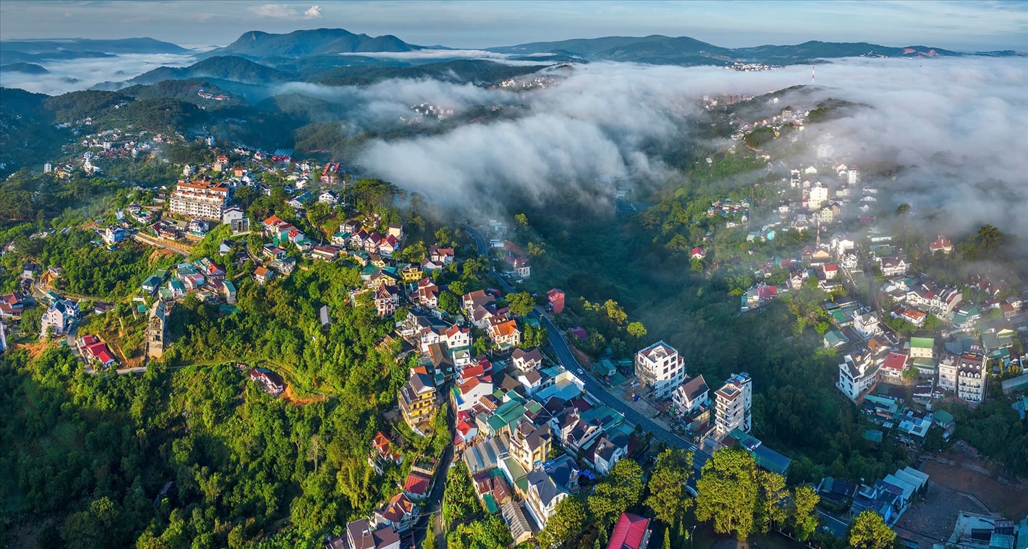Phố bên đồi - Ảnh Nguyễn Tất Thắng. Phố bên đồi - Ảnh Nguyễn Tất Thắng.