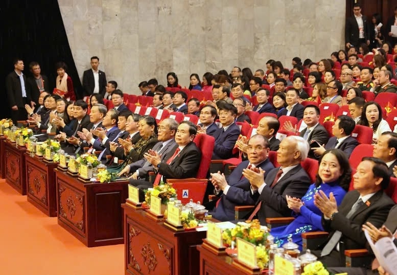 Các đồng chí lãnh đạo, nguyên lãnh đạo Đảng và Nhà nước; lãnh đạo một số bộ, ngành Trung ương và địa phương tham dự Lễ trao Giải Các đồng chí lãnh đạo, nguyên lãnh đạo Đảng và Nhà nước; lãnh đạo một số bộ, ngành Trung ương và địa phương tham dự Lễ trao Giải