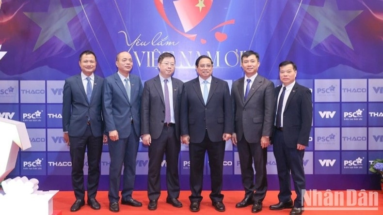 Thủ tướng Phạm Minh Chính với lãnh đạo Đài Truyền hình Việt Nam. (Ảnh: TRẦN HẢI) Thủ tướng Phạm Minh Chính với lãnh đạo Đài Truyền hình Việt Nam. (Ảnh: TRẦN HẢI)