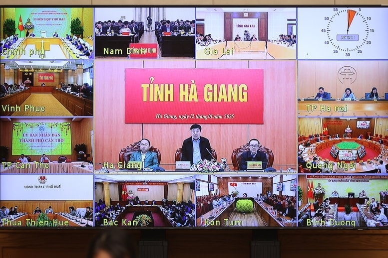 Lãnh đạo tỉnh Hà Giang báo cáo - Ảnh: VGP/Nhật Bắc Lãnh đạo tỉnh Hà Giang báo cáo - Ảnh: VGP/Nhật Bắc