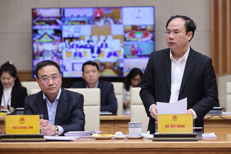 Thứ trưởng Bộ Xây dựng Nguyễn Văn Sinh phát biểu - Ảnh: VGP/Nhật Bắc Thứ trưởng Bộ Xây dựng Nguyễn Văn Sinh phát biểu - Ảnh: VGP/Nhật Bắc