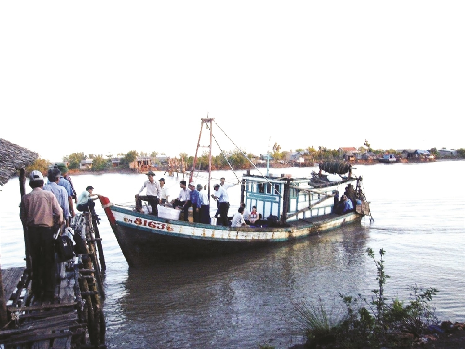 Về Bến Cà Mau. Về Bến Cà Mau.
