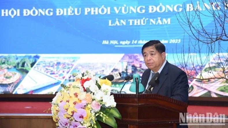 Bộ trưởng Kế hoạch và Đầu tư Nguyễn Chí Dũng phát biểu ý kiến tại Hội nghị. (Ảnh: TRẦN HẢI) Bộ trưởng Kế hoạch và Đầu tư Nguyễn Chí Dũng phát biểu ý kiến tại Hội nghị. (Ảnh: TRẦN HẢI)