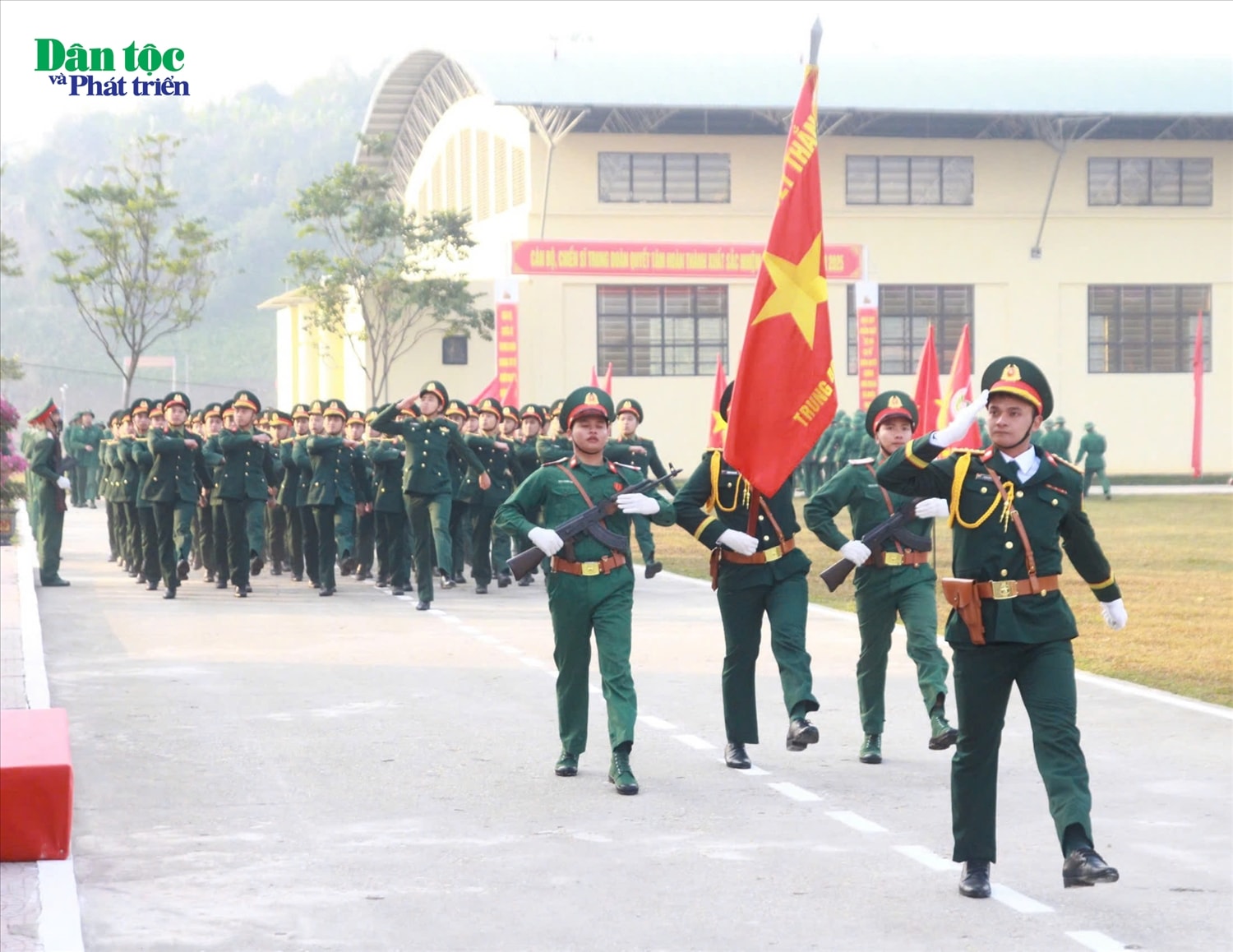 Duyệt đội ngũ trong Lễ tiễn quân nhân hoàn thành nghĩa vụ quân sự năm 2025 tại Trung đoàn 174 Duyệt đội ngũ trong Lễ tiễn quân nhân hoàn thành nghĩa vụ quân sự năm 2025 tại Trung đoàn 174