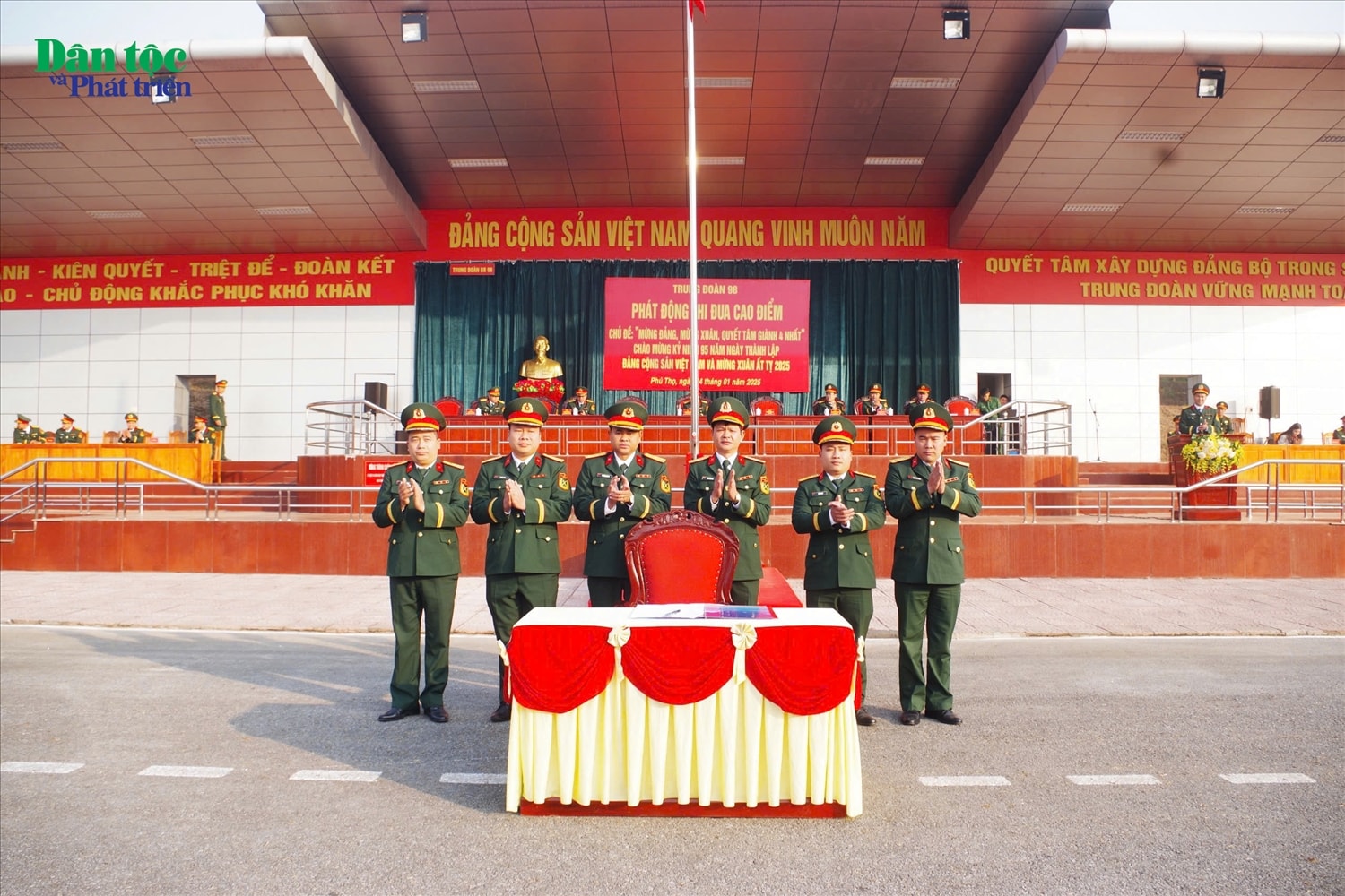 Trung đoàn 98 phát động đợt thi đua cao điểm “Mừng Đảng, mừng Xuân, quyết tâm giành 4 nhất” Trung đoàn 98 phát động đợt thi đua cao điểm “Mừng Đảng, mừng Xuân, quyết tâm giành 4 nhất”