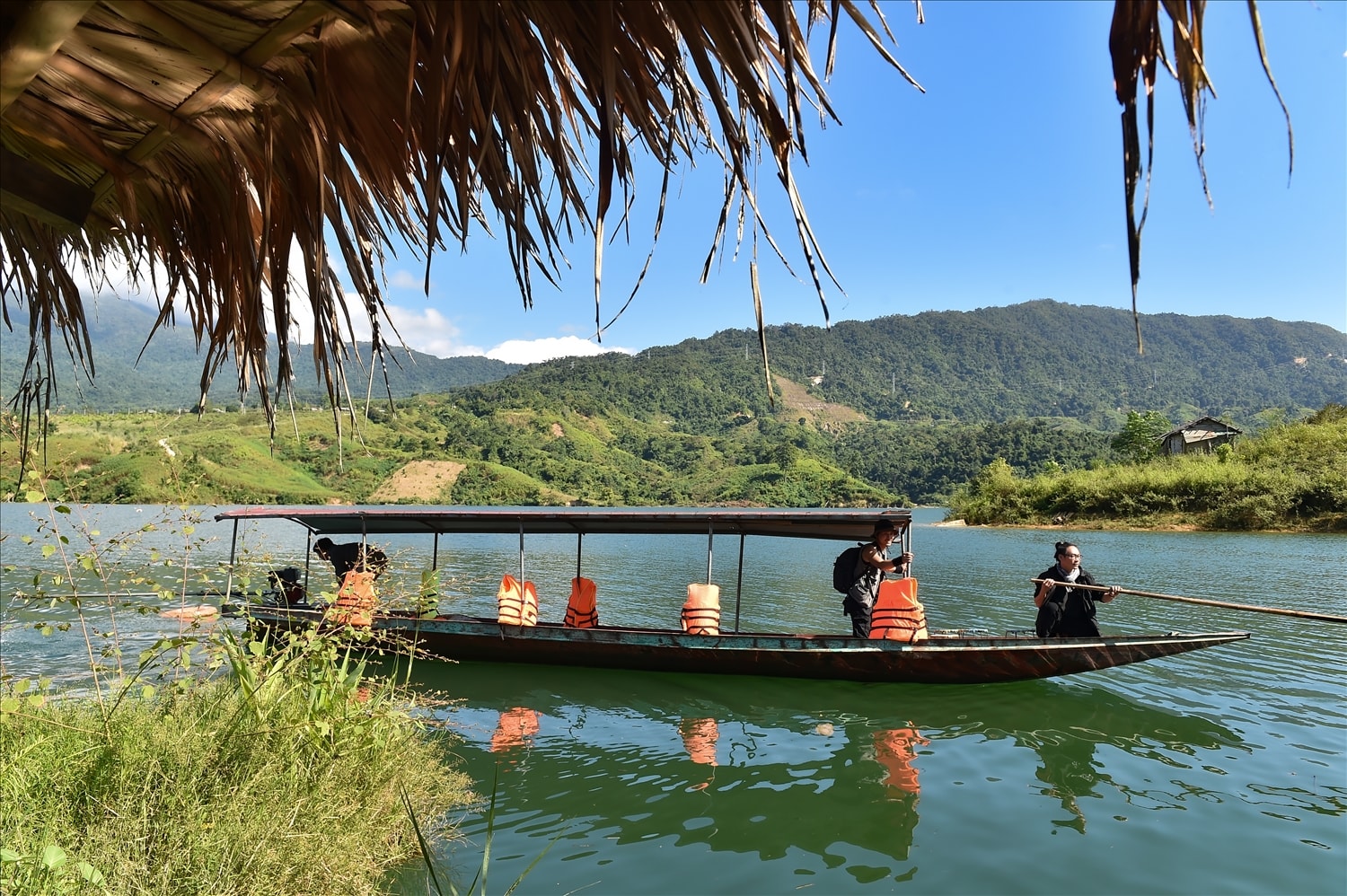 Kết hợp nuôi cá lồng với du lịch trải nghiệm sông nước Kết hợp nuôi cá lồng với du lịch trải nghiệm sông nước