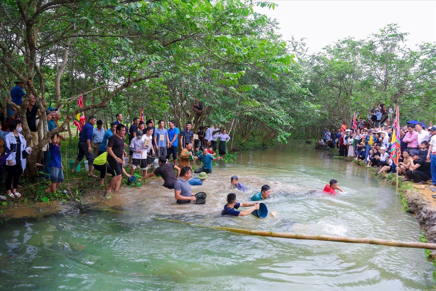 Lễ hội bốc mó của dân tộc Thổ ở xóm Mo Mới, xã Nghĩa Xuân, huyện Quỳ Hợp - ảnh Đình Tuyên Lễ hội bốc mó của dân tộc Thổ ở xóm Mo Mới, xã Nghĩa Xuân, huyện Quỳ Hợp - ảnh Đình Tuyên