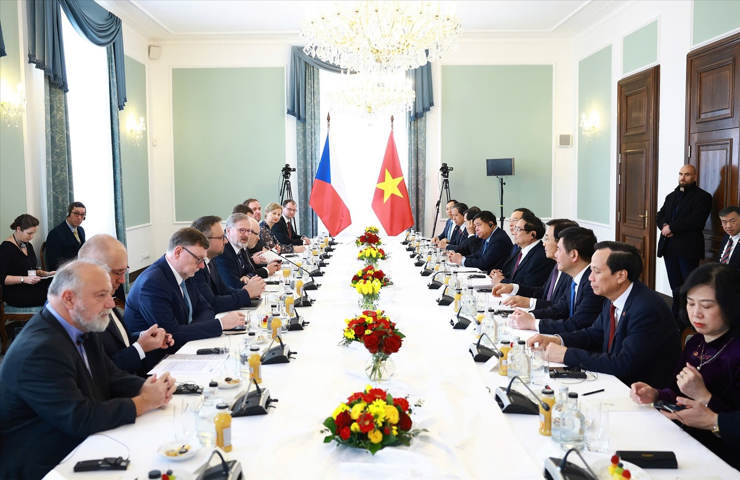 Hai Thủ tướng Việt Nam và Czech hội đàm, xác lập dấu mốc lịch sử mới trong quan hệ song phương - Ảnh: VGP/Nhật Bắc Hai Thủ tướng Việt Nam và Czech hội đàm, xác lập dấu mốc lịch sử mới trong quan hệ song phương - Ảnh: VGP/Nhật Bắc