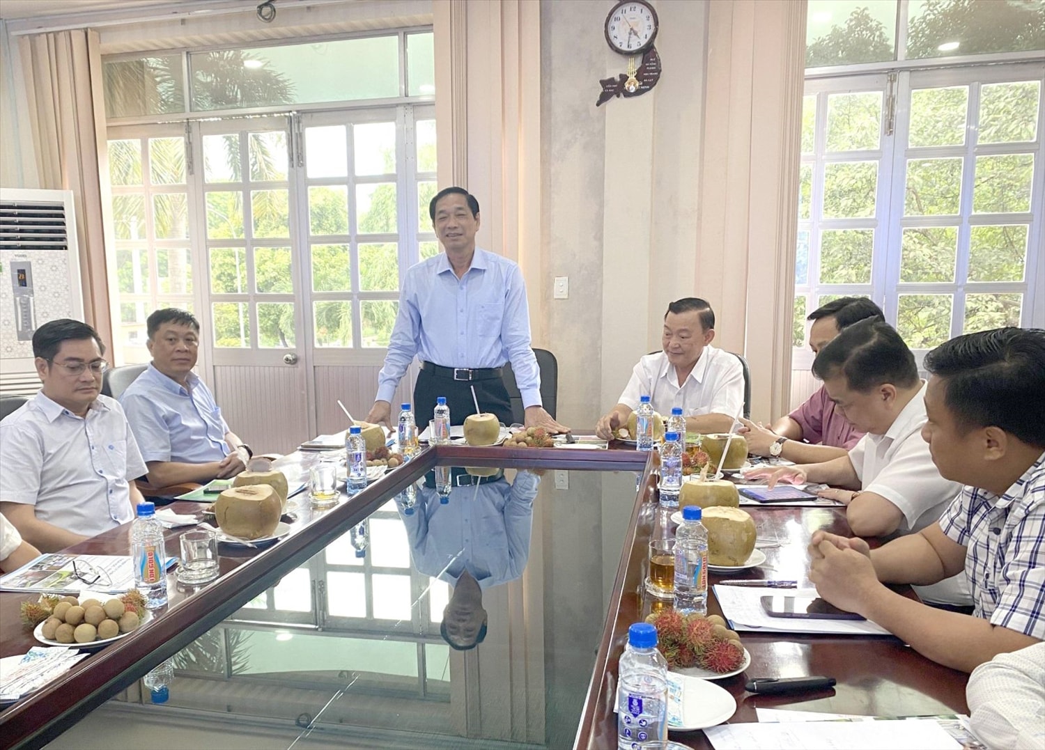 Phó chủ tịch UBND tỉnh Đồng Nai Võ Văn Phi (nay là Bí thư Huyện uỷ Long Thành) trong chuyến thăm, làm việc tại Bình Dương và mời Tổng công ty Biwase tham gia cung cấp nước sạch, xử lý môi trường cùng tỉnh Phó chủ tịch UBND tỉnh Đồng Nai Võ Văn Phi (nay là Bí thư Huyện uỷ Long Thành) trong chuyến thăm, làm việc tại Bình Dương và mời Tổng công ty Biwase tham gia cung cấp nước sạch, xử lý môi trường cùng tỉnh