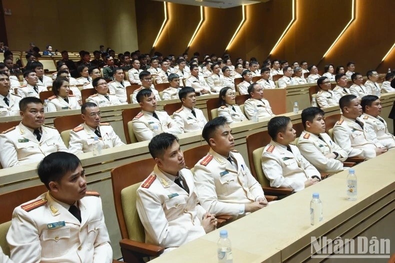 Cán bộ, chiến sĩ Cục An ninh điều tra. (Ảnh: TRẦN HẢI) Cán bộ, chiến sĩ Cục An ninh điều tra. (Ảnh: TRẦN HẢI)