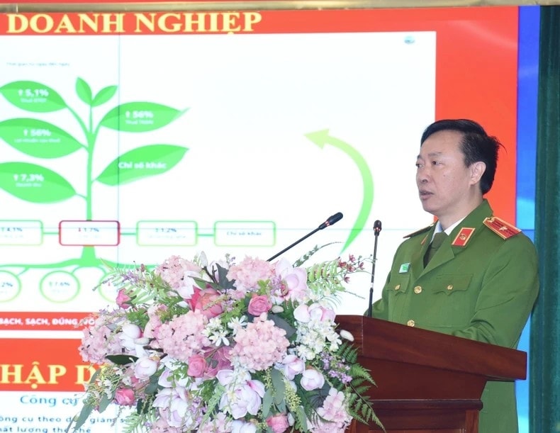 Lãnh đạo Cục Cảnh sát quản lý hành chính về trật tự xã hội báo cáo Thủ tướng Chính phủ. (Ảnh: TRẦN HẢI) Lãnh đạo Cục Cảnh sát quản lý hành chính về trật tự xã hội báo cáo Thủ tướng Chính phủ. (Ảnh: TRẦN HẢI)