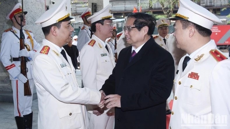 Thủ tướng Phạm Minh Chính tới thăm, động viên Cục An ninh điều tra, Bộ Công an. (Ảnh: TRẦN HẢI) Thủ tướng Phạm Minh Chính tới thăm, động viên Cục An ninh điều tra, Bộ Công an. (Ảnh: TRẦN HẢI)