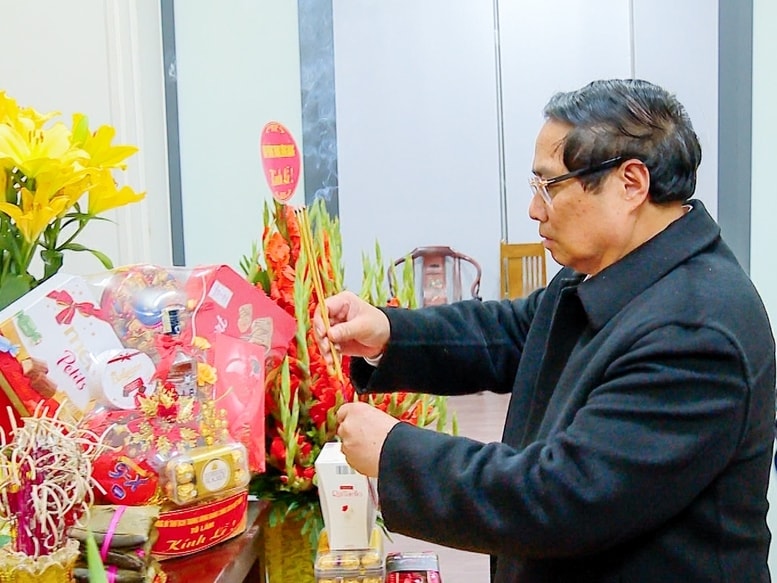 Thủ tướng Phạm Minh Chính dâng hương cố Tổng Bí thư Nguyễn Phú Trọng - Ảnh: VGP/Nhật Bắc Thủ tướng Phạm Minh Chính dâng hương cố Tổng Bí thư Nguyễn Phú Trọng - Ảnh: VGP/Nhật Bắc