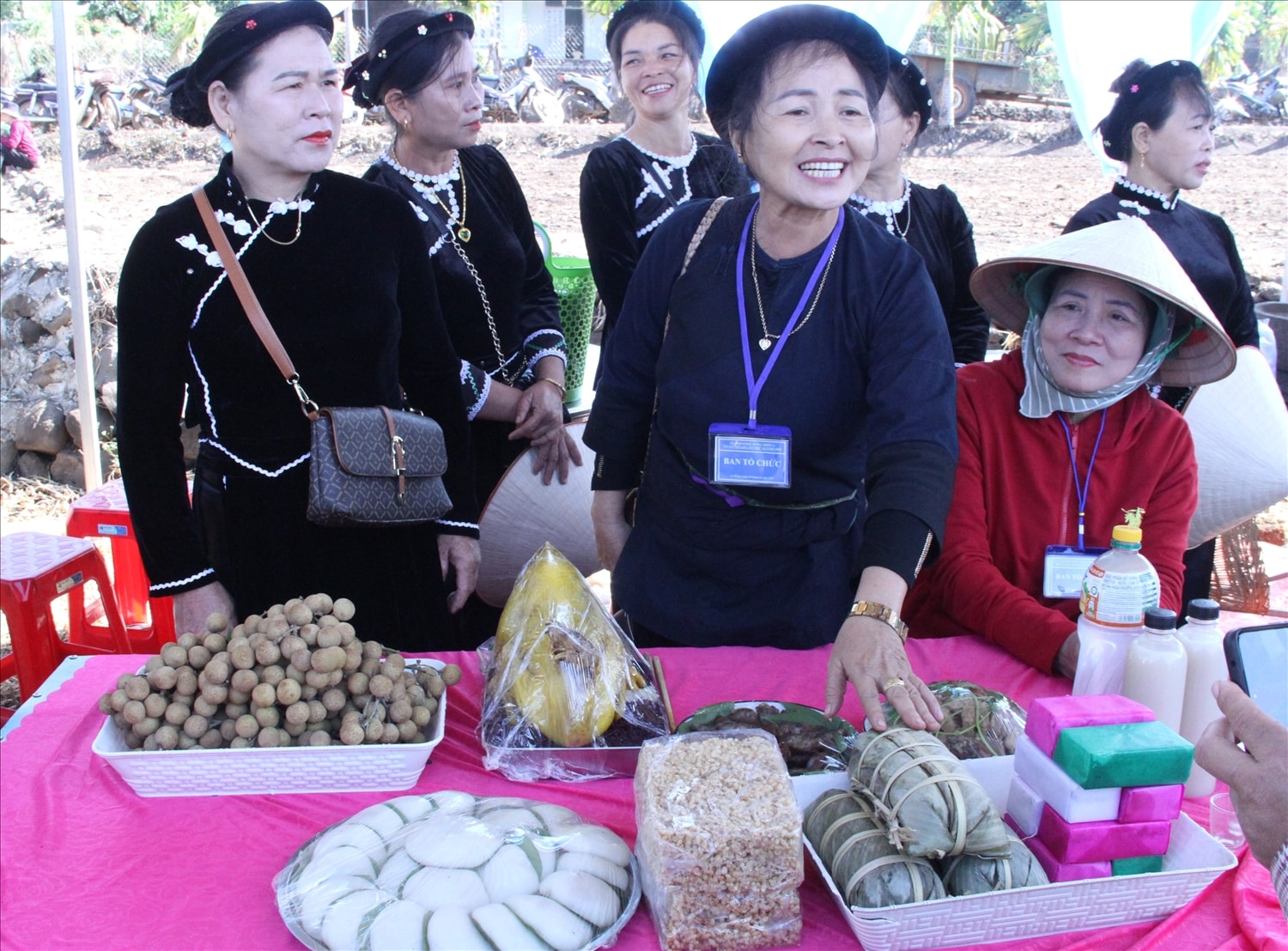 Phụ nữ dân tộc Tày, Nùng chuẩn bị các món ăn truyền thống tham gia hội thi ẩm thực Phụ nữ dân tộc Tày, Nùng chuẩn bị các món ăn truyền thống tham gia hội thi ẩm thực