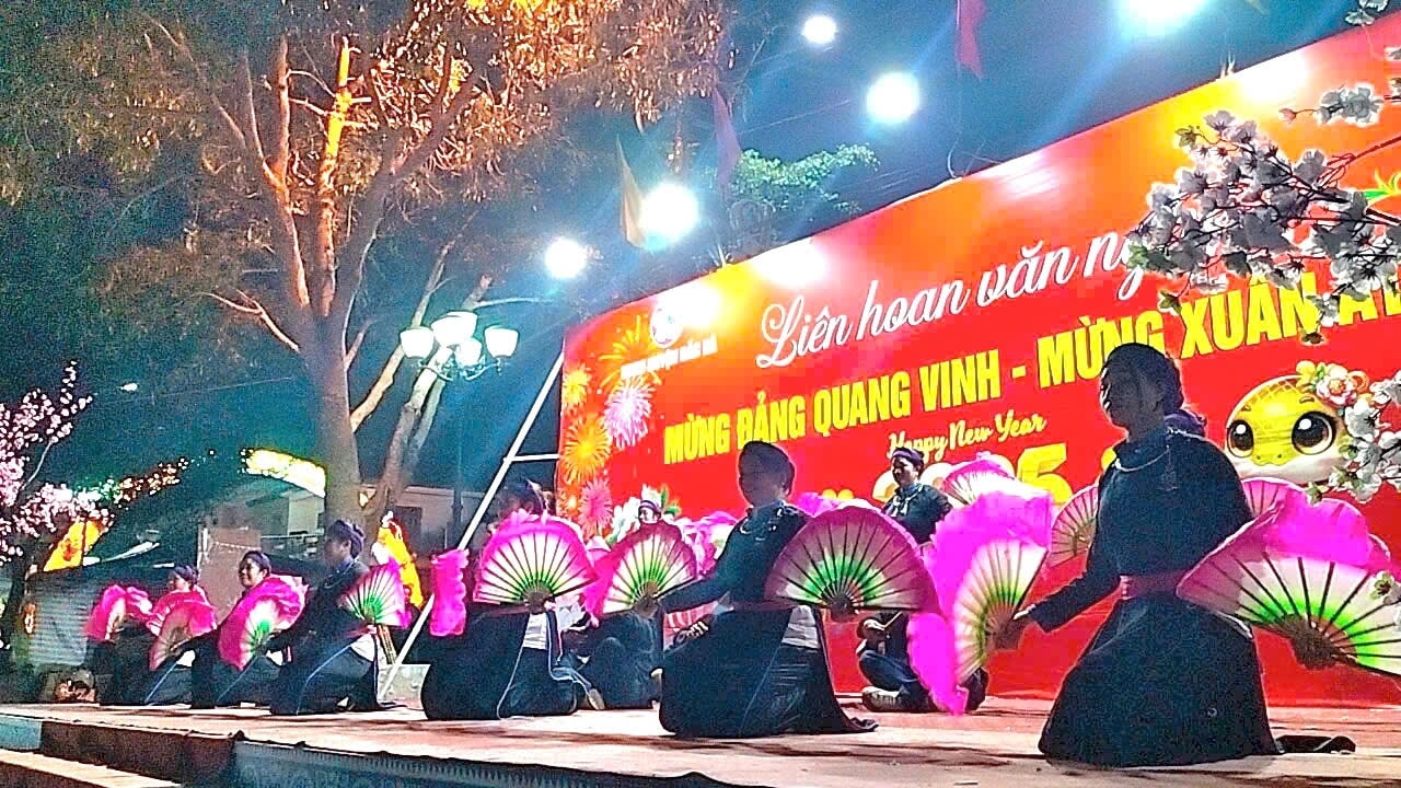 Dịp này, tại Bắc Hà diễn ra nhiều hoạt động văn nghệ, thể thao mừng Đảng, mừng Xuân, mừng đất nước đổi mới Dịp này, tại Bắc Hà diễn ra nhiều hoạt động văn nghệ, thể thao mừng Đảng, mừng Xuân, mừng đất nước đổi mới